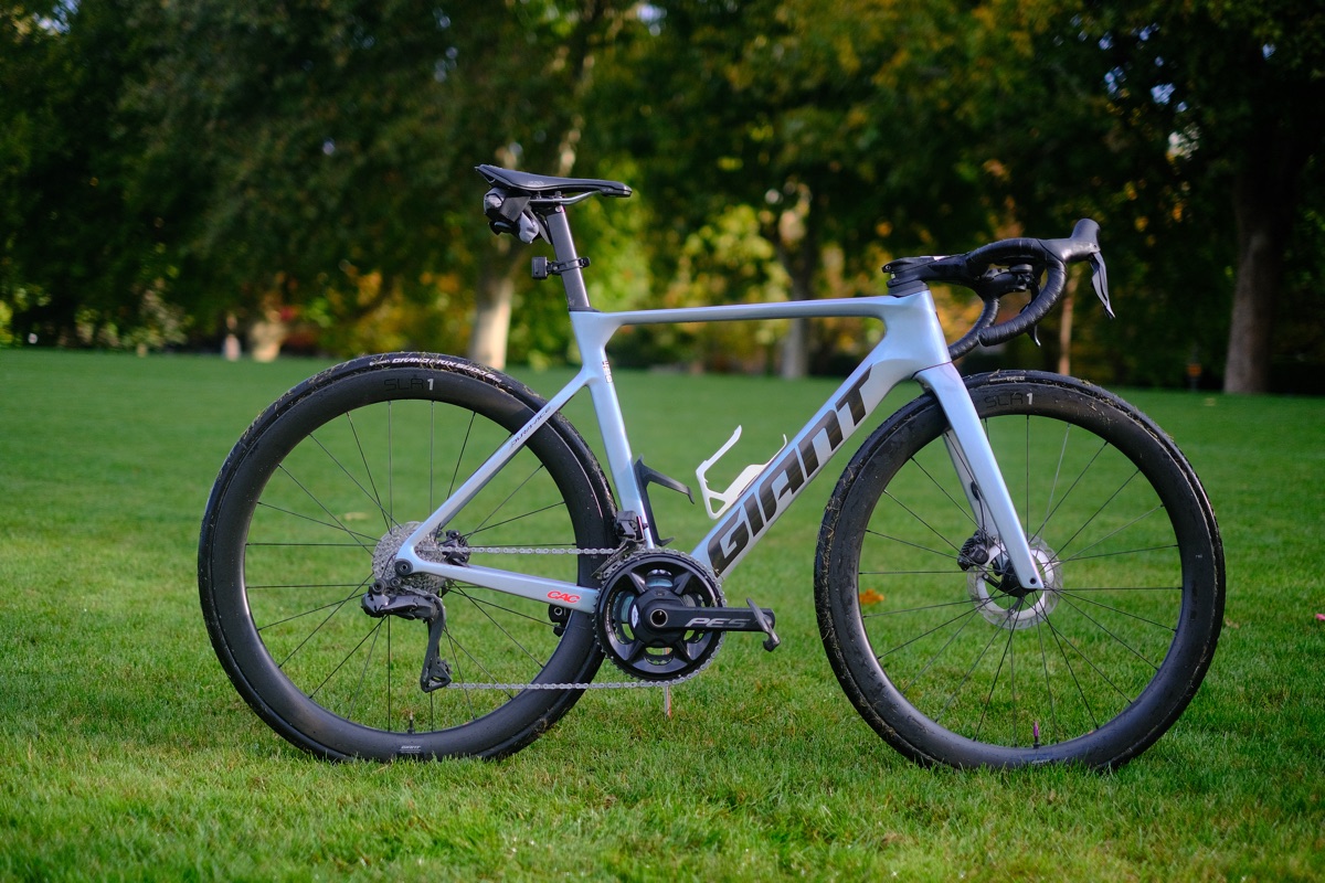Giant Propel 2026 in sparkly ice, side view on grass